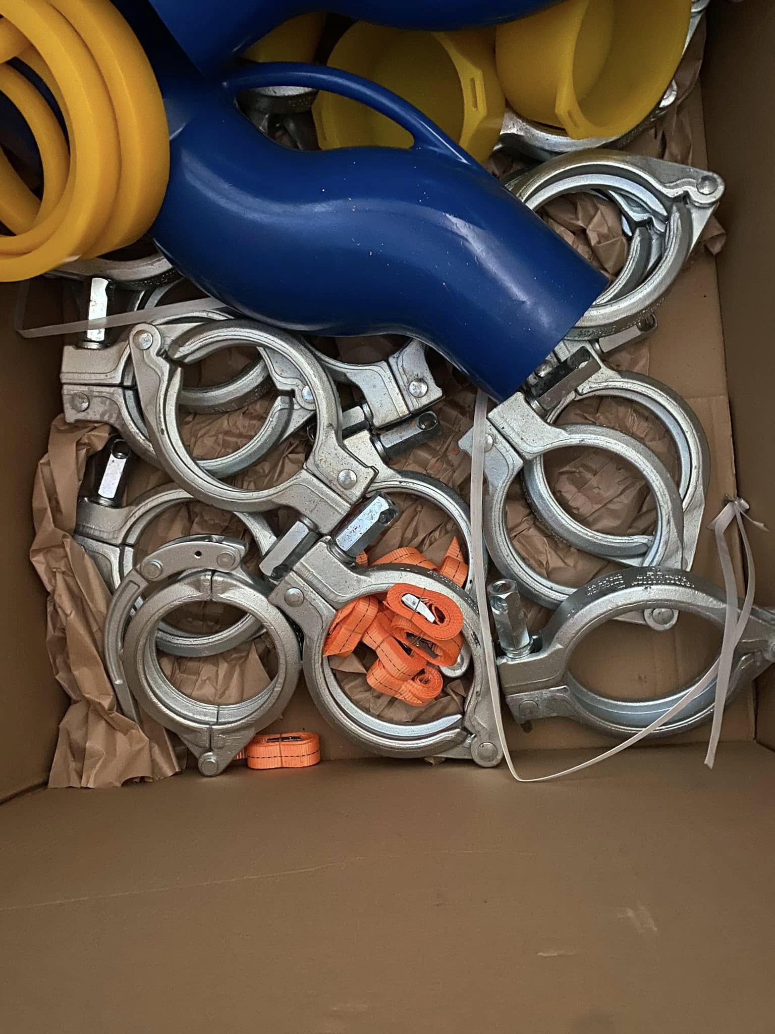 Colliers, joints et tuyaux pour flèche de pompe à béton